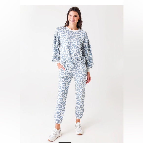 Z Supply Pants - Z Supply Gray and White Lounge Set